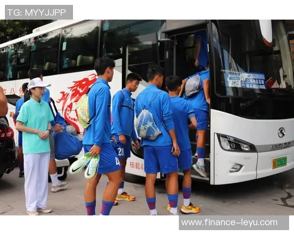 雷州cc足球装备助力青少年足球梦想提升运动表现与团队协作能力